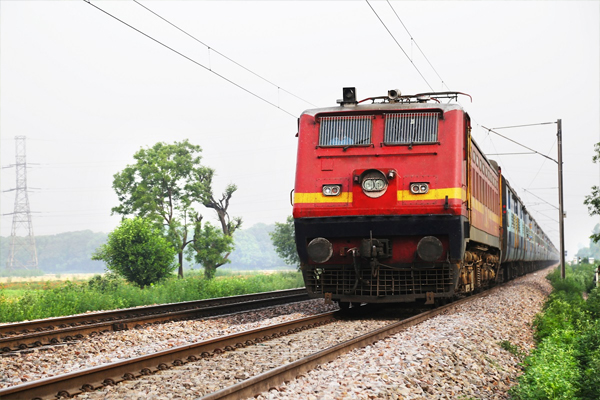 Read more about the article ट्रेनों में स्लीपर कोच रहेंगे या नहीं, रेलवे ने किया स्पष्ट