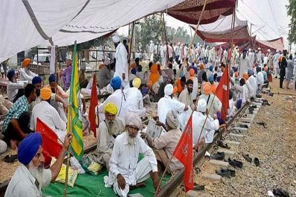 You are currently viewing पंजाब में किसान आंदोलन के चलते मालगाड़ियों का परिचालन ठप, रेलवे ने बताई यह वजह