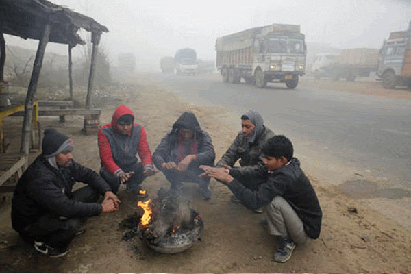 You are currently viewing उत्तर भारत में कड़ाके की ठंड, दिल्ली में सर्दी ने तोड़ा 10 साल का रिकॉर्ड- अमृतसर में न्यूनतम तापमान 4.2 डिग्री पहुंचा