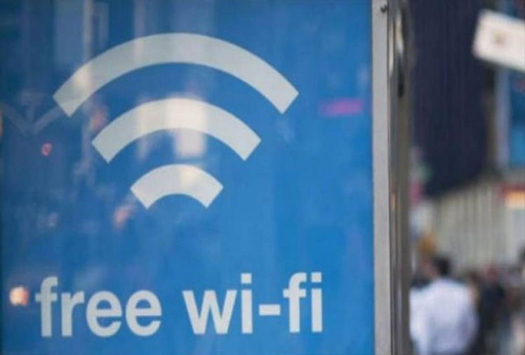 You are currently viewing मोदी सरकार का बड़ा तोहफा: देशभर में Free Wi-Fi सुविधा को मिली मंजूरी, 1 करोड़ डाटा सेंटर खुलेंगे