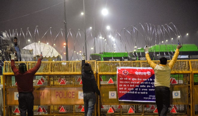 Read more about the article किसान आंदोलन: सिंघु, टिकरी गाजीपुर बार्डर के बाद अब दिल्ली के सीमावर्ती इलाकों में इंटरनेट सेवा पर लगा प्रतिबंध