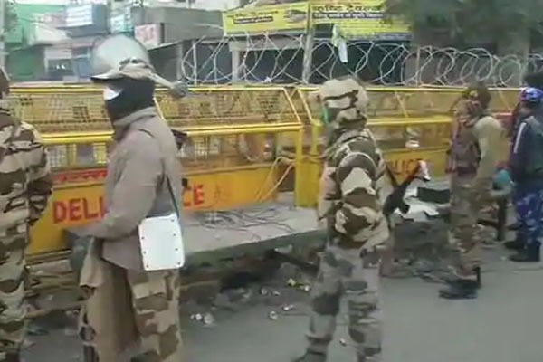 You are currently viewing सिंघु बॉर्डर के पास लावारिस बैग मिलने से हड़कंप, मौके पर पुलिस टीम