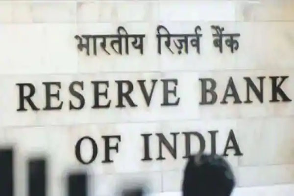 Read more about the article RBI की बड़ी कार्रवाई, नियमों का उल्लंघन करने वाले इन 4 बैंकों को ठोका भारी जुर्माना