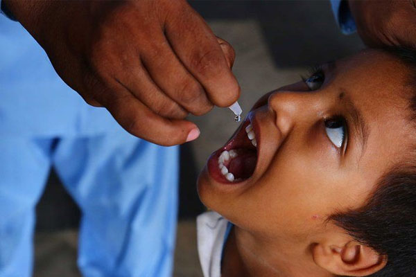 Read more about the article बड़ी लापरवाही: 12 बच्चों को पोलियो ड्रॉप की जगह पिला दिया सैनिटाइजर, सभी अस्पताल में भर्ती