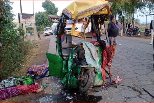 Read more about the article सुबह सवेरे भयानक सड़क हादसा, ऑटो और बस की टक्कर में 12 महिलाओं समेत 13 लोगों की दर्दनाक मौत