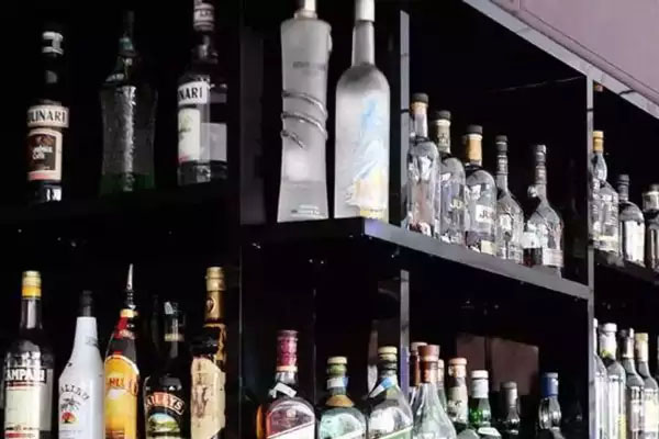 Read more about the article अब रात 3 बजे तक खुली रहेंगी शराब दुकानें, बार-रेस्तरां को सरकार ने दी अनुमति