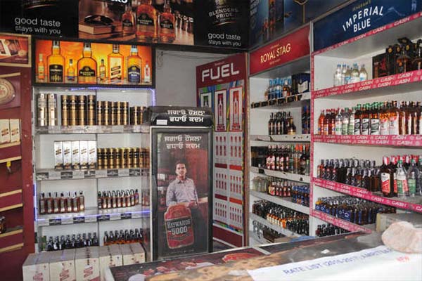 Read more about the article पंजाब में कल से खुलेंगे शराब के ठेके, इन दुकानों को भी मिली बड़ी राहत