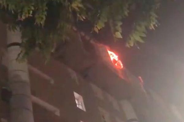 You are currently viewing AIIMS की नौवीं मंजिल में लगी आग- देखें मौके की VIDEO