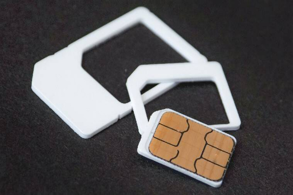 You are currently viewing कोने से आखिर क्यों कटे हुए होते हैं Sim Card? वजह जानकर रह जाएंगे भौचक्के