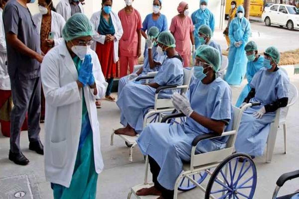 Read more about the article दोनों डोज लगवाने के बावजूद 2 कोरोना वेरिएंट से एक साथ संक्रमित हुई लेडी डॉक्टर, भारत में पहला ऐसा मामला!