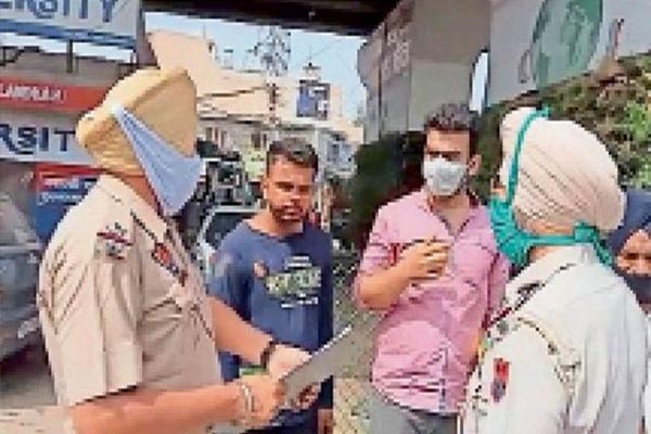 You are currently viewing दिल्ली की नाबालिग युवती भगाकर जालंधर लाया युवक गिरफ्तार, पुलिस ने इस तरह दबोचा आरोपी- जमकर हुई धुनाई