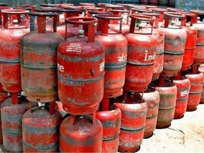 You are currently viewing सस्ता हो गया LPG गैस सिलेंडर, जानें अब कितनी रह गई है कीमत