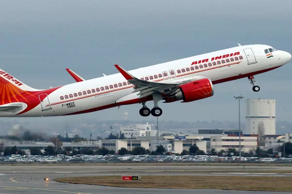 Read more about the article बाल बाल बचे 179 यात्री, रायपुर से दिल्ली जाने वाले विमान से टकराया पक्षी, केंद्रीय मंत्री भी थीं सवार