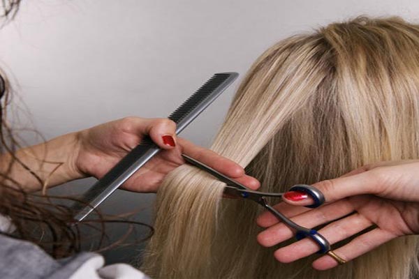 Read more about the article महिला मॉडल के गलत बाल काटना होटल के सैलून को पड़ा महंगा, अब देना पड़ेगा इतना मुआवजा जानकर रह जाएंगे दंग