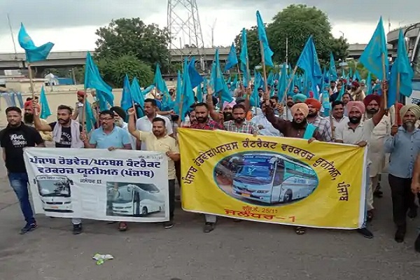 Read more about the article Punjab Roadways strike: कांट्रेक्ट मुलाजिमों ने घेरा विधायक परगट सिंह का आवास, अब हाईवे जाम करने की तैयारी