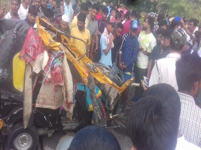 You are currently viewing असम में दर्दनाक हादसाः तेज रफ्तार ट्रक और ऑटो रिक्शा में जोरदार टक्कर, छठ पूजा से लौट रहे 10 लोगों को मौत
