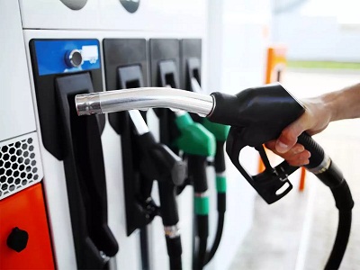 Read more about the article झटका: एक बार फिर पेट्रोल-डीजल के दाम में बढ़ोतरी, 30 रुपए तक बढ़ाई गई कीमतें