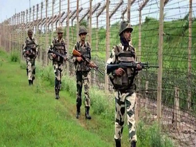 You are currently viewing जम्मू-कश्मीरः सीमा पर घुसपैठ की कोशिश नाकाम, BSF के जवानों ने मार गिराई पाकिस्तानी महिला