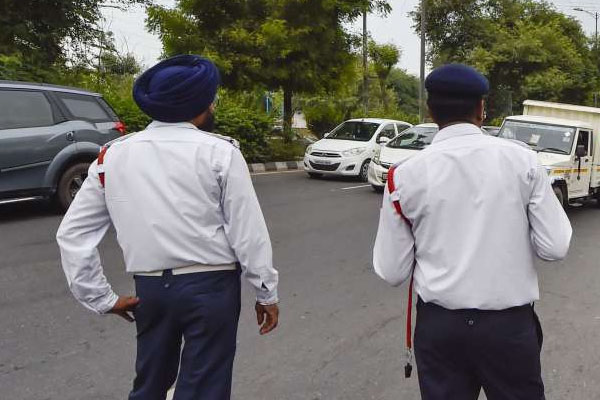Read more about the article काम की खबर: आसानी से इस तरह पाएं वाहन चालान से छुटकारा, बेहद आसान है तरीका