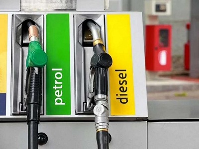 Read more about the article देश में 15 रुपए सस्ता होगा पेट्रोल-डीजल! जानें इसके पीछे का कारण