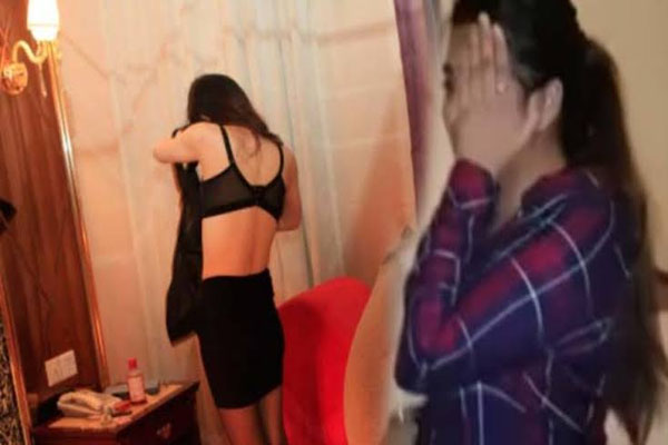 Read more about the article होटल में चल रहा था देह व्यापार का गंदा धंधा, पुलिस ने छापेमारी कर 2 युवतियों समेत 6 को किया गिरफ्तार