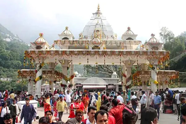 Read more about the article वैष्णो देवी मंदिर में हुए हादसे के बाद श्राइन बोर्ड ने उठाया बड़ा कदम, लिए ये अहम फैसले