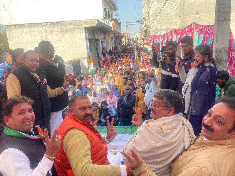 Read more about the article ये पब्लिक है सब जानती है ! कौन है गुंडा बदमाश  : MLA रिंकू का बड़ा हमला, बोले – झाड़ू ने अपराधियों को दी टिकटें, शराब तस्कर को लड़ा रहे चुनाव, वोट डालने से पहले किरदार का रखें ध्यान