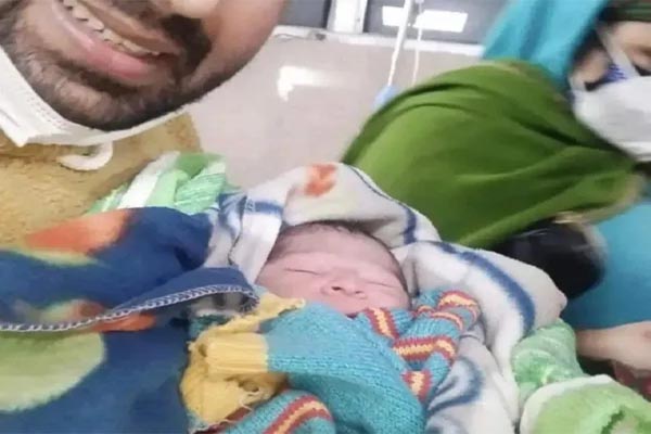 Read more about the article जम्मू-कश्मीर के कुलगाम में जवान की शहादत के 15 दिन बाद पत्नी बनी मां, बेटे को दिया जन्म