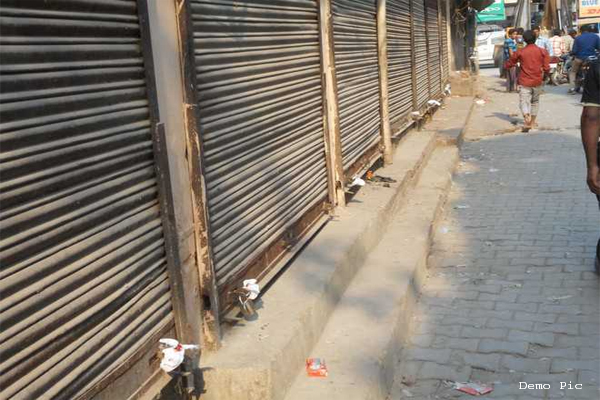 Read more about the article फगवाड़ा में तड़के नगर निगम की बड़ी कार्रवाई, सुबह 3 बजे सील की 23 दुकानें- धरने पर बैठे दुकानदार
