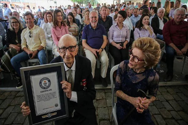 Read more about the article 84 साल से एक ही कंपनी में काम कर रहा है ये शख्स, Guinness Book Of World Records में नाम शामिल