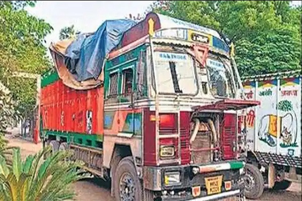 Read more about the article KMP एक्सप्रेस-वे पर दिल दहला देने वाला हादसा, सड़क किनारे सो रहे मजदूरों को ट्रक ने रौंदा, 3 की मौत, 11 घायल