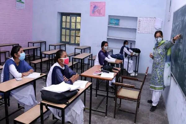 You are currently viewing पंजाब में स्कूलों को लेकर शिक्षा विभाग ने लिया बड़ा फैसला