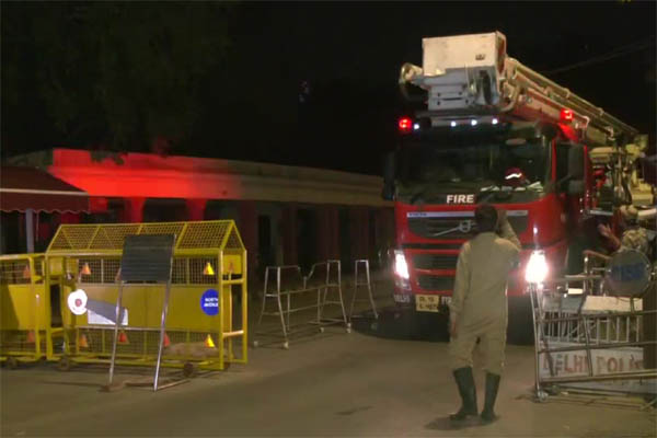 You are currently viewing गृह मंत्रालय के दफ्तर में देर रात लगी आग, दमकल विभाग की 7 गाड़ियों ने कड़ी मशक्कत के बाद पाया काबू
