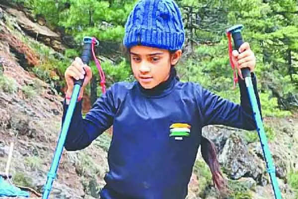 Read more about the article पंजाब की 7 वर्षीय सानवी सूद ने माउंट एवरेस्ट के बेस कैंप पर पहुंचकर रचा इतिहास, रोशन किया देश का नाम