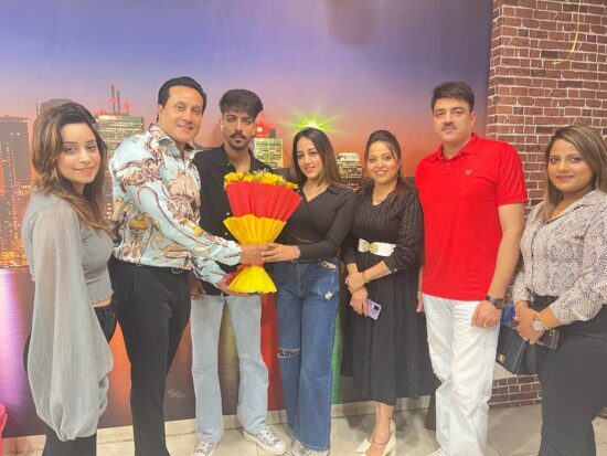 You are currently viewing Aryans Academy पहुंचे प्रसिद्ध मॉडल सिमरन नरूला और सैम, बोले : ठग इम्मीग्रेशन कम्पनियों के चंगुल में न फंसे पंजाब की जनता, भज के आजो Aryans Academy , ईमानदारी और मेहनत से Anil Sharma लगातार लगवा रहे लोगों के वीजे,  हज़ारों परिवारों के सपने हुए पूरे