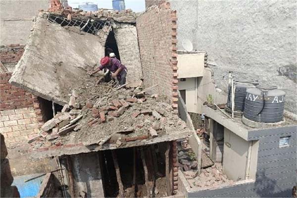 Read more about the article लुधियाना में निर्माणाधीन मकान का लेंटर गिरा, दो बच्चों समेत बुजुर्ग गंभीर रूप से घायल