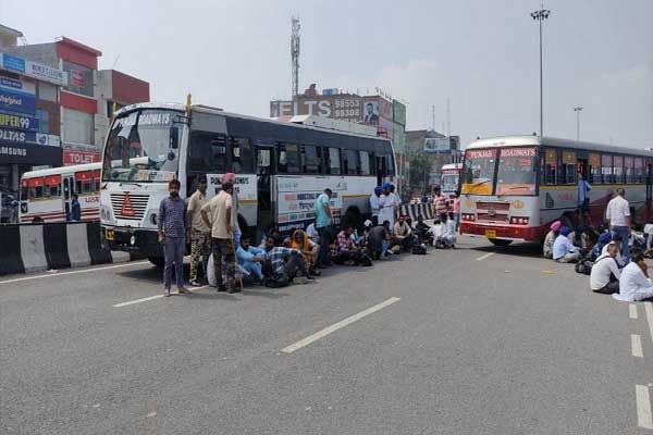 Read more about the article मोहली में PRTC, पनबस और पंजाब रोडवेज के कर्मचारियों का प्रदर्शन, चंडीगढ़-खरड़ फ्लाईओवर जाम