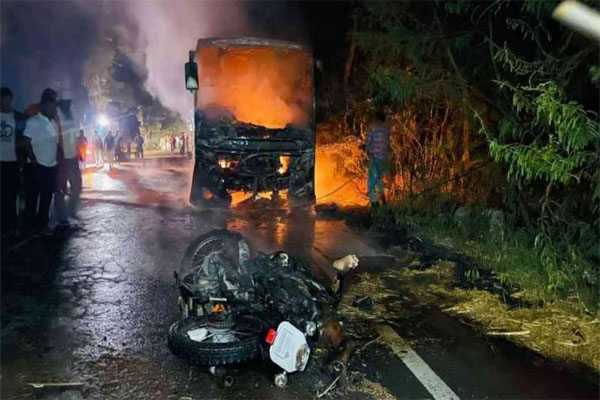 Read more about the article बठिंडा में मोटरसाइकिल और बस में भयानक टक्कर, लगी आग, जिंदा जले 2 लोग