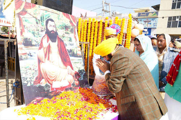 You are currently viewing CM भगवंत मान पहुंचे जालंधर, श्री गुरु रविदास महाराज के प्रकाश पर्व के उपलक्ष्य में निकाली जा रही शोभायात्रा में लिया भाग