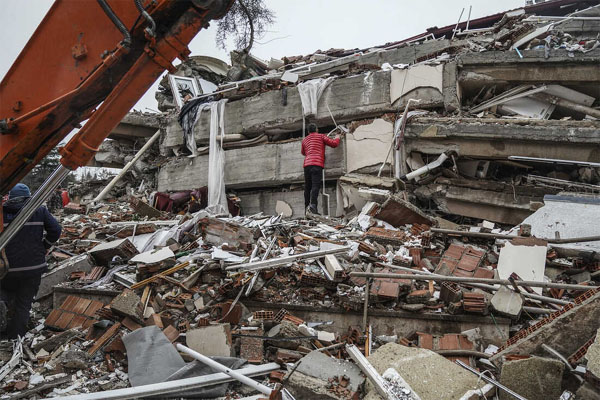 Read more about the article विनाशकारी भूकंप से तुर्की में अब तक 15000 लोगों की मौत, NDRF ने संभाला मोर्चा