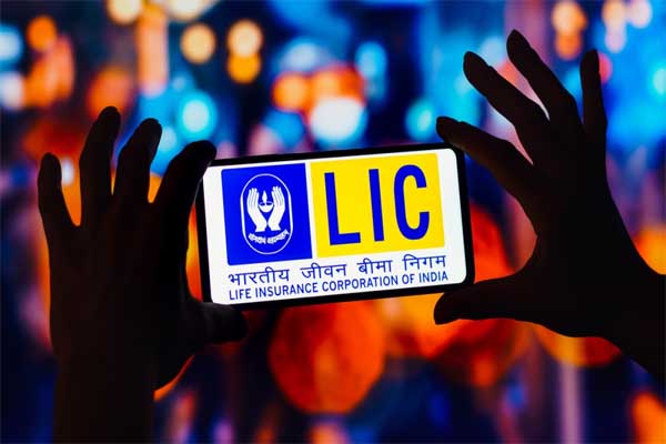 Read more about the article बदलने वाली है निवेश की पॉलिसी, अडाणी घटनाक्रम के बाद LIC ने लिया फैसला!