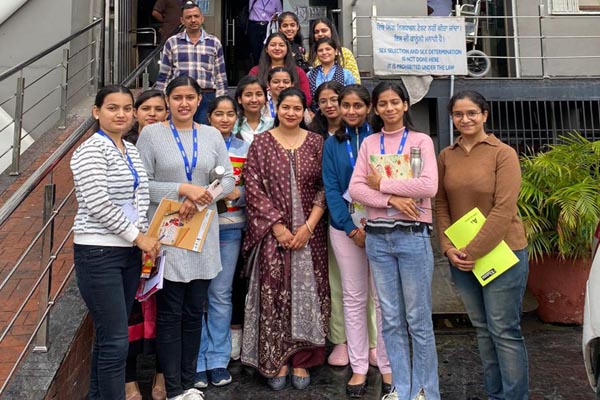 Read more about the article HMV की छात्राओं के लिए सिनर्जी पैथालॉजी लैब का दौरा
