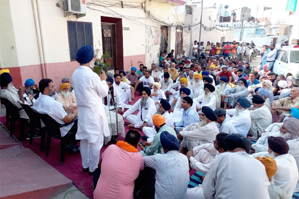 You are currently viewing Ex MLA ਵਡਾਲਾ ਅਤੇ ਪ੍ਰਧਾਨ ਗੜੀ ਵੱਲੋਂ ਡਾਕਟਰ ਸੁੱਖੀ ਦੇ ਹੱਕ ਵਿੱਚ ਹਲਕਾ ਨਕੋਦਰ ਦੇ ਪਿੰਡਾਂ ਚ’ ਕੀਤੀਆਂ ਤਾਬੜਤੋੜ ਮੀਟਿੰਗਾਂ