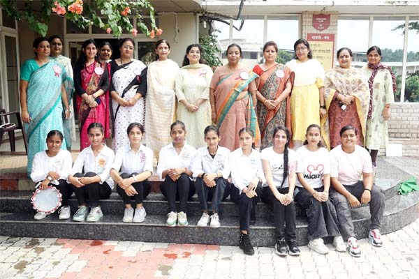 Read more about the article HMV में हिन्दी दिवस का आयोजन, प्राचार्या डॉ. अजय सरीन का संदेश- हिन्दी भाषा के प्रति सदैव समर्पित रह उसके प्रचार व प्रसार में अपना योगदान दें