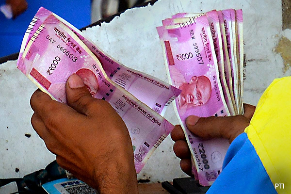 You are currently viewing 2000 रुपये के नोट बदलने का आज आखिरी दिन, अगर चूके तो क्‍या होगा? जान लें