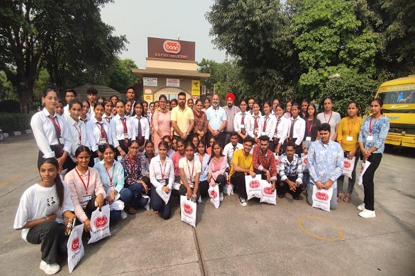 Read more about the article Innocent Hearts कॉलेज ऑफ़ मैनेजमेंट, लोहारां ने एसएस फूड इंडस्ट्रीज़ (बॉन ग्रुप) लुधियाना में की इंडस्ट्रियल विजिट