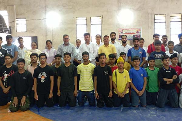Read more about the article MLA रमन अरोड़ा ने युवा वर्ग को नशों से दूर रहकर खेलों के साथ जुड़ने के लिए किया प्रेरित…