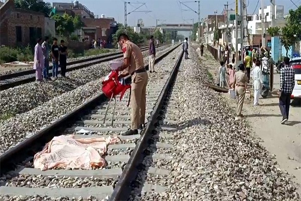 Read more about the article पंजाब में ट्रेन की चपेट में आने से 11वीं कक्षा के छात्र की मौत, परिवार ने रेलवे विभाग को बताया जिम्मेदार; उच्च स्तरीय जांच की मांग