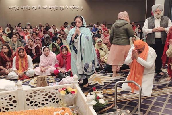 You are currently viewing MP सुशील रिंकू ने गुरु पर्व पर गुरुघरों में टेका माथा, सरबत के भले की अरदास की