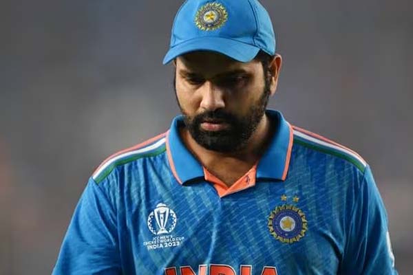 Read more about the article World Cup 2023 हारकर छलका कप्तान रोहित शर्मा का दर्द, हार के लिए इन्हें ठहराया जिम्मेदार
